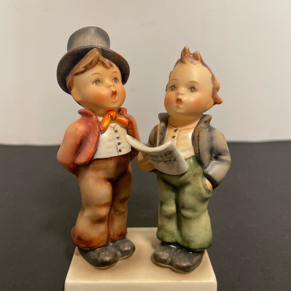 Goebel Hummel 6” Figurine “Duet” Two Boys Singing (VINTAGE)